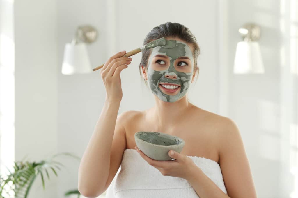 appliquer un masque d'argile
