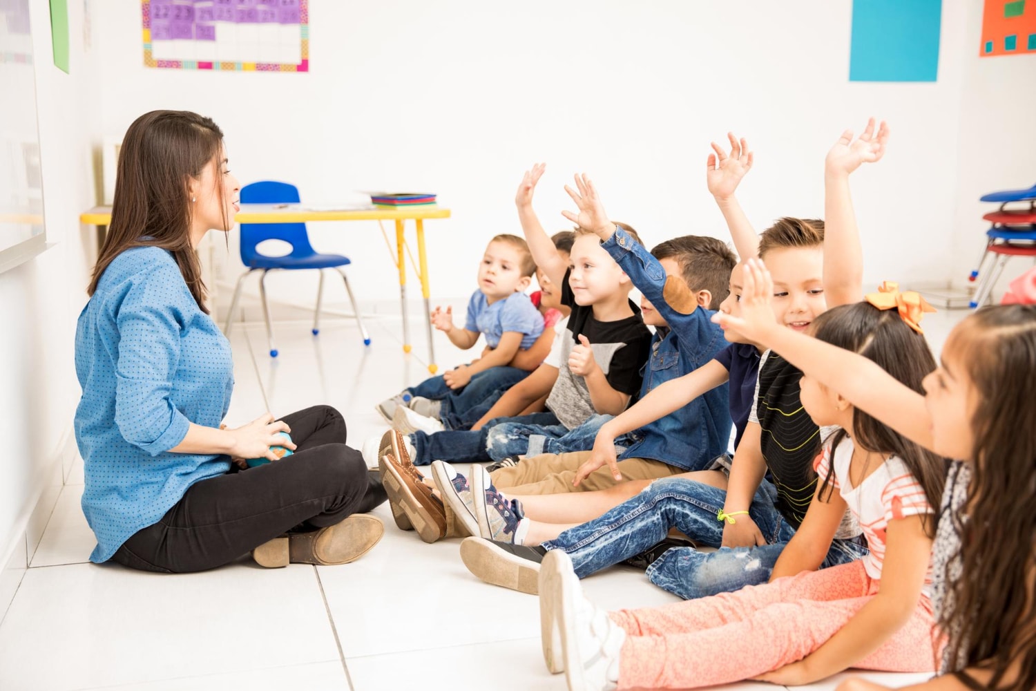 des enfants en pleine methode montessori