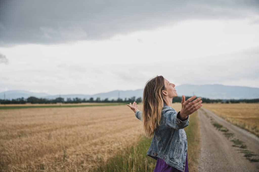 Femme pratiquant le breathwork