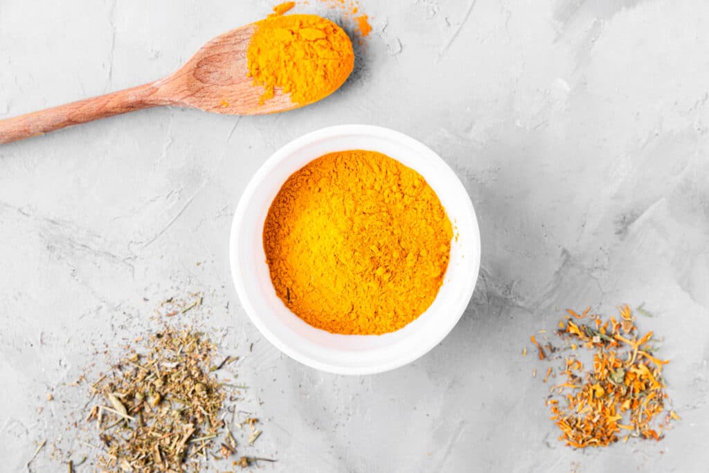 photo vue de dessus du concept de condiments au curcuma