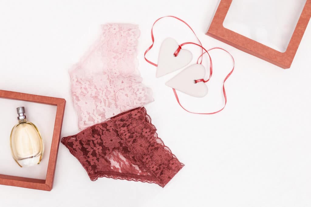 coeurs blancs lingerie dentelle parfum
