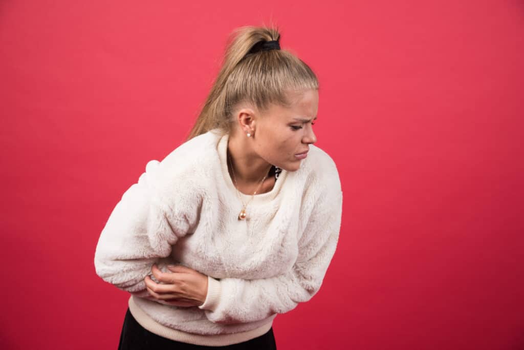 jeune femme douleur pelvienne