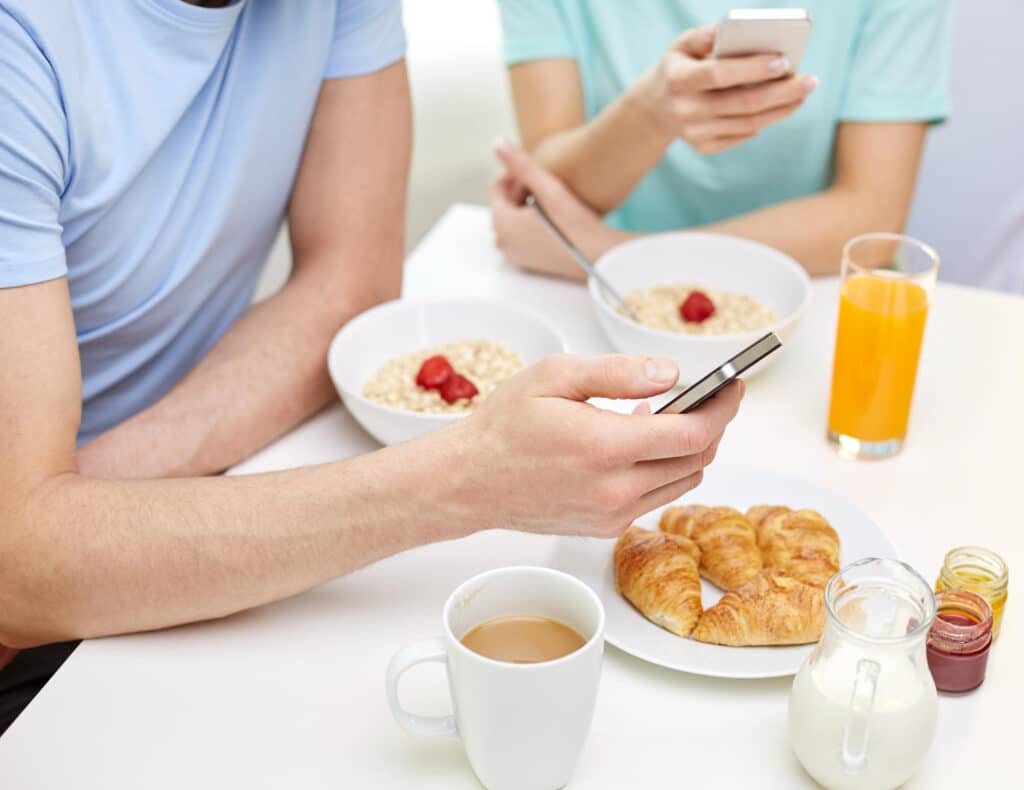 prendre un petit déjeuner