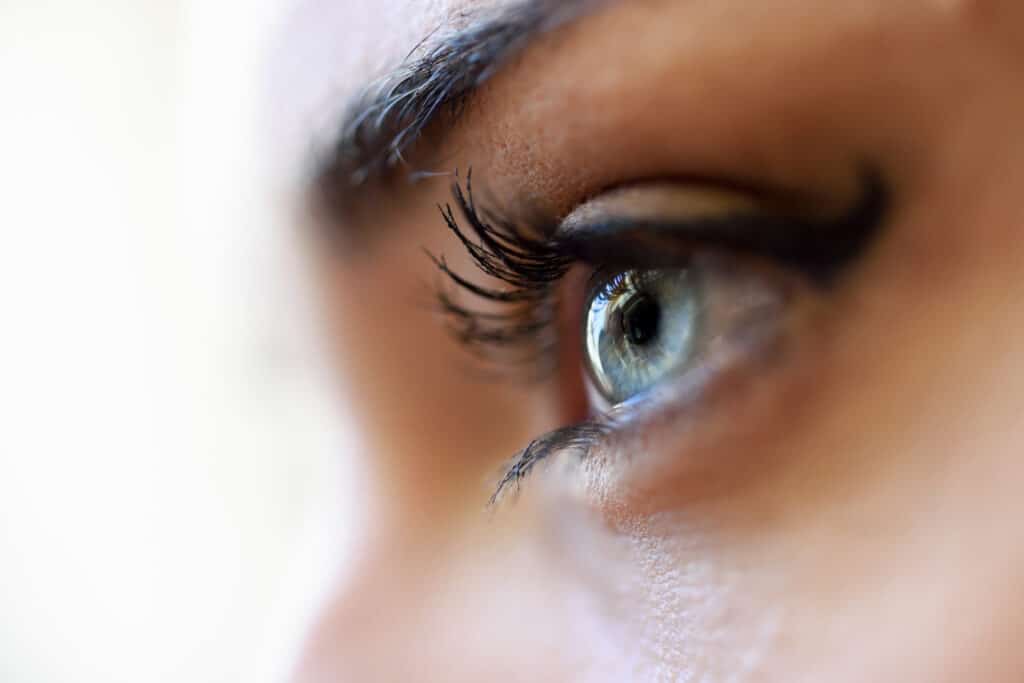 une femme avec un beau regard
