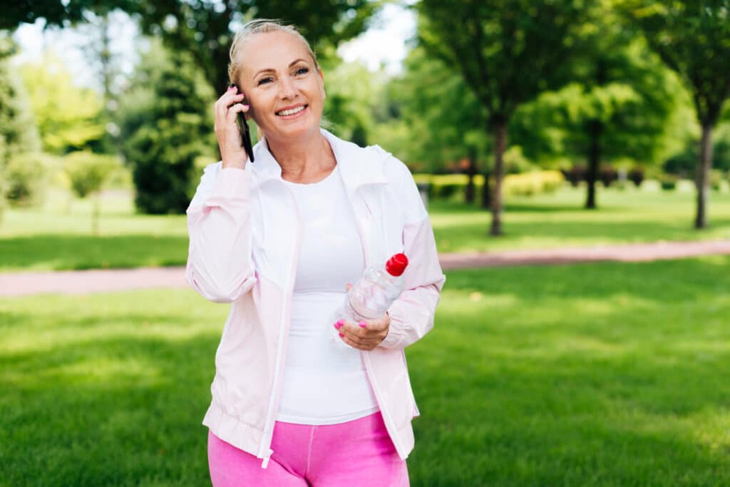une femme motivée à perdre du poids après 50 ans